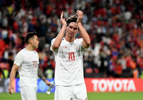 Philippines legend Phil Younghusband announces retirement .